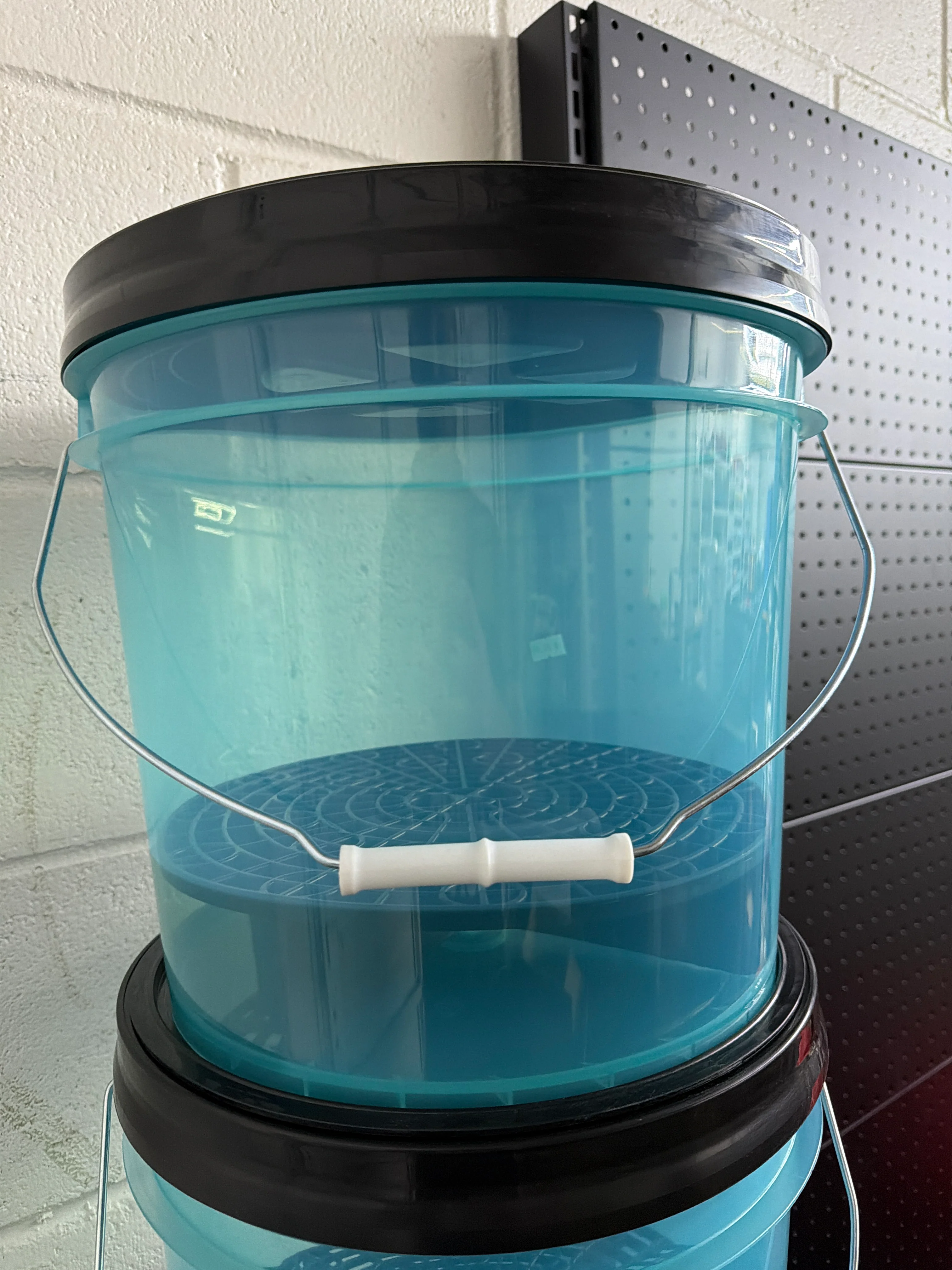 Bucket Kit – 3.5 Gallon with Dirt Catcher & Gamma Seal Lid - Image 5